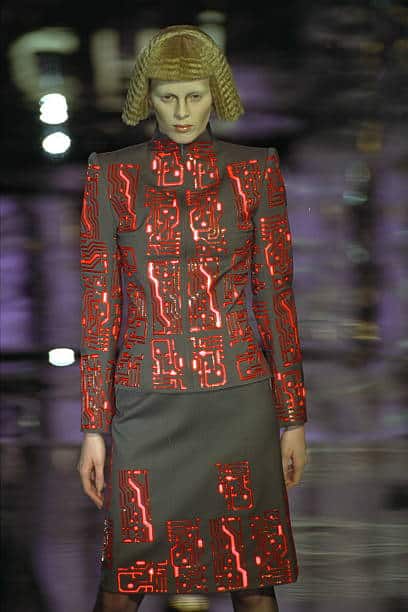 "LA DONNA CYBORG" GIVENCHY PRET A PORTER AUTUNNO/INVERNO 1999 6 LA DONNA CYBORG GIVENCHY PRET A PORTER