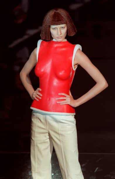"LA DONNA CYBORG" GIVENCHY PRET A PORTER AUTUNNO/INVERNO 1999 2 LA DONNA CYBORG GIVENCHY PRET A PORTER