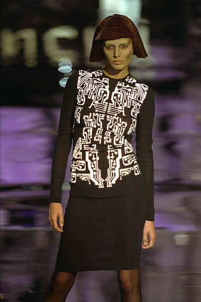 "LA DONNA CYBORG" GIVENCHY PRET A PORTER AUTUNNO/INVERNO 1999 5 LA DONNA CYBORG GIVENCHY PRET A PORTER