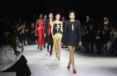 SARAH BURTON L'EMPOWERMENT FEMMINILE 3 SFILATA MCQUEEN