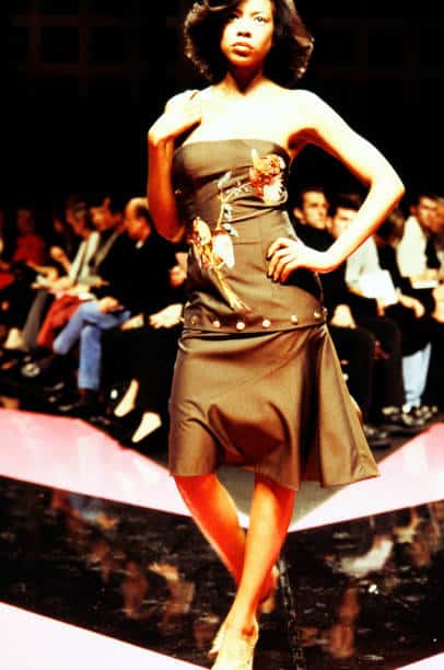 ALEXANDER MCQUEEN "STRASS E COWGIRL" GIVENCHY PRET A PORTER - PRIMAVERA/ESTATE 1998 5 ALEXANDER MCQUEEN "STRASS E COWGIRL" GIVENCHY PRET A PORTER