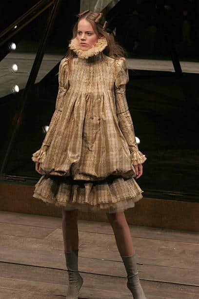 "THE WIDOWS OF CULLODEN" ALEXANDER MCQUEEN F/W 2006 4 "THE WIDOWS OF CULLODEN" ALEXANDER MCQUEEN F/W 2006