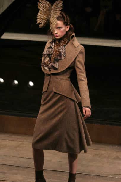 "THE WIDOWS OF CULLODEN" ALEXANDER MCQUEEN F/W 2006 10 "THE WIDOWS OF CULLODEN" ALEXANDER MCQUEEN F/W 2006