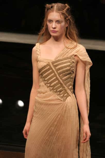 "THE WIDOWS OF CULLODEN" ALEXANDER MCQUEEN F/W 2006 11 "THE WIDOWS OF CULLODEN" ALEXANDER MCQUEEN F/W 2006