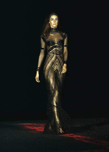 "IN MEMORY OF ELIZABETH HOWE SALEM 1692" ALEXANDER MCQUEEN F/W 2007 26 "IN MEMORY OF ELIZABETH HOWE SALEM 1692" ALEXANDER MCQUEEN F/W 2007