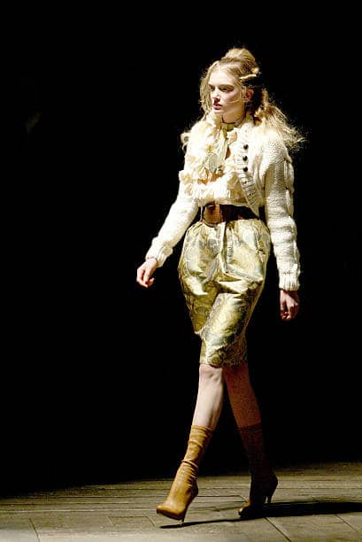"THE WIDOWS OF CULLODEN" ALEXANDER MCQUEEN F/W 2006 16 "THE WIDOWS OF CULLODEN" ALEXANDER MCQUEEN F/W 2006