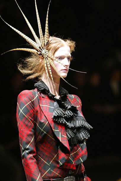 "THE WIDOWS OF CULLODEN" ALEXANDER MCQUEEN F/W 2006 18 "THE WIDOWS OF CULLODEN" ALEXANDER MCQUEEN F/W 2006