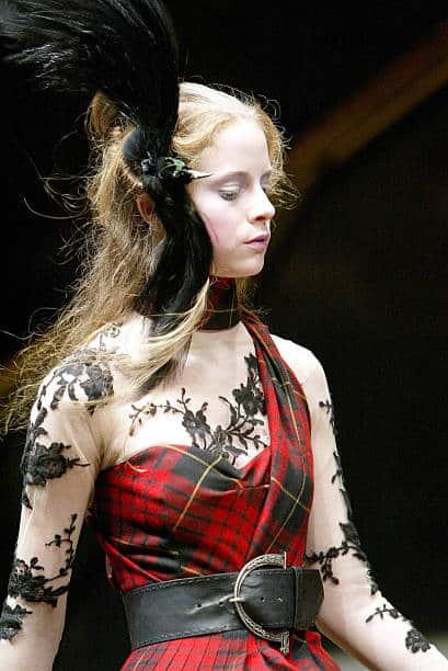 "THE WIDOWS OF CULLODEN" ALEXANDER MCQUEEN F/W 2006 20 "THE WIDOWS OF CULLODEN" ALEXANDER MCQUEEN F/W 2006