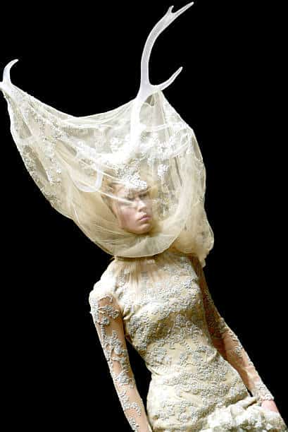 "THE WIDOWS OF CULLODEN" ALEXANDER MCQUEEN F/W 2006 22 "THE WIDOWS OF CULLODEN" ALEXANDER MCQUEEN F/W 2006