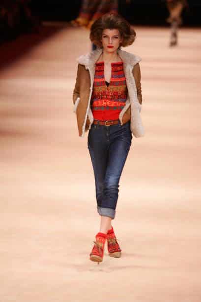 THE MAN WHO KNEW TOO MUCH MCQUEEN - FW 2005 14 THE MAN WHO KNEW TOO MUCH MCQUEEN FW 2005