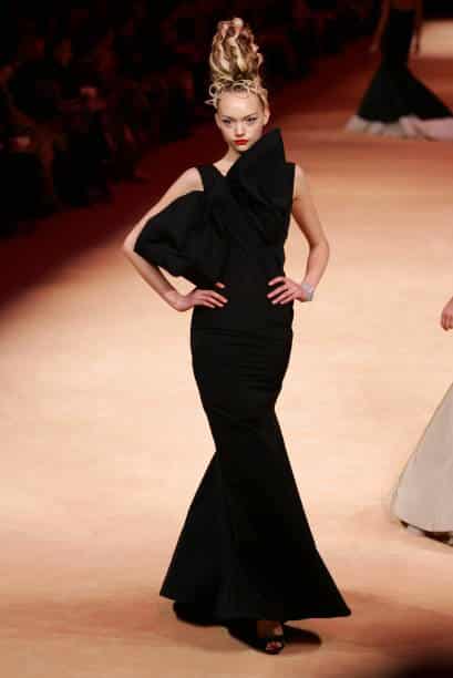 THE MAN WHO KNEW TOO MUCH MCQUEEN - FW 2005 17 THE MAN WHO KNEW TOO MUCH MCQUEEN FW 2005