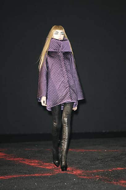 "IN MEMORY OF ELIZABETH HOWE SALEM 1692" ALEXANDER MCQUEEN F/W 2007 16 "IN MEMORY OF ELIZABETH HOWE SALEM 1692" ALEXANDER MCQUEEN F/W 2007