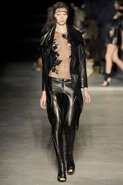 "NATURAL DIS-TINCTION UN-NATURAL SELECTION" ALEXANDER MCQUEEN S/S 2009 2 "NATURAL DIS-TINCTION UN-NATURAL SELECTION" ALEXANDER MCQUEEN S/S 2009