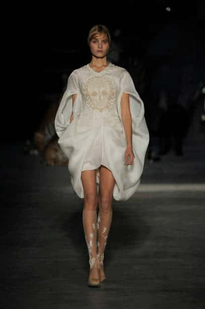 "NATURAL DIS-TINCTION UN-NATURAL SELECTION" ALEXANDER MCQUEEN S/S 2009 8 "NATURAL DIS-TINCTION UN-NATURAL SELECTION" ALEXANDER MCQUEEN S/S 2009