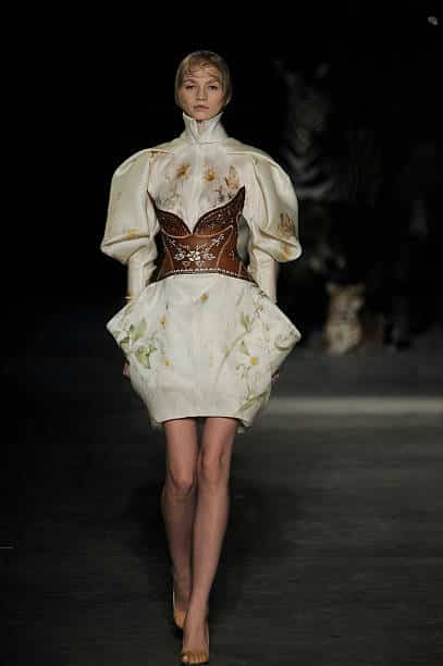 "NATURAL DIS-TINCTION UN-NATURAL SELECTION" ALEXANDER MCQUEEN S/S 2009 9 "NATURAL DIS-TINCTION UN-NATURAL SELECTION" ALEXANDER MCQUEEN S/S 2009