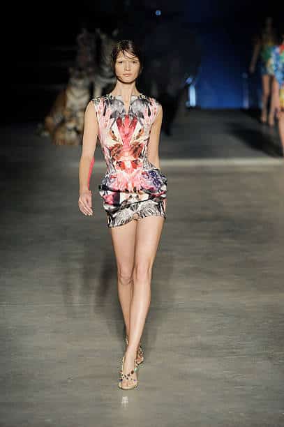 "NATURAL DIS-TINCTION UN-NATURAL SELECTION" ALEXANDER MCQUEEN S/S 2009 5 "NATURAL DIS-TINCTION UN-NATURAL SELECTION" ALEXANDER MCQUEEN S/S 2009