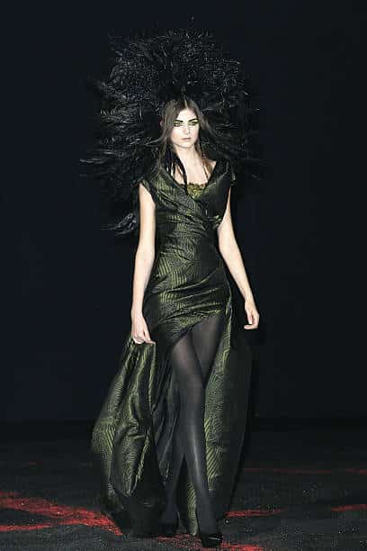 "IN MEMORY OF ELIZABETH HOWE SALEM 1692" ALEXANDER MCQUEEN F/W 2007 29 "IN MEMORY OF ELIZABETH HOWE SALEM 1692" ALEXANDER MCQUEEN F/W 2007